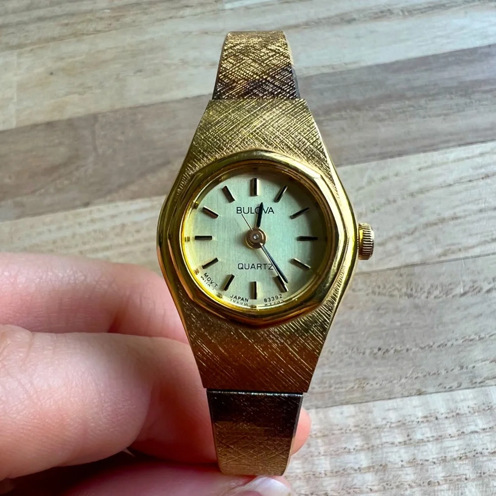 Vintage Bulova ladies gold tone bracelet watch NEW BATTERY